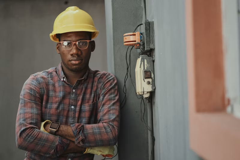 Professional HVAC technician repairing AC unit in Riyadh